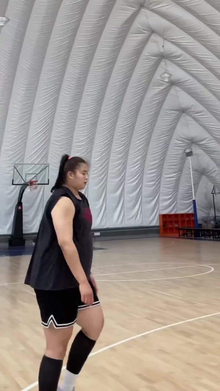 嚯，好魁梧！大寶貝劉禹彤背打你，你能頂住嗎？